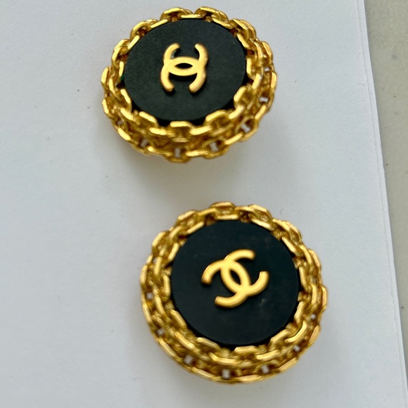 CHANEL Black and Gold Earrings - Picture 2 of 4
